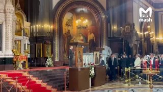 Христос воскресе! С праздником святой Пасхи всех православных! Праздничные богослужения идут в Храме Христа Спасителя, куда уже приехали Владимир Путин и Сергей Собянин.Встречайте воскресенье, поздравляйте родных и близких, кушайте куличи и радуйтесь оконч