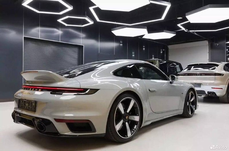 В Москве продают САМЫЙ МОЩНЫЙ Porsche 911 на «механике» за ₽67 миллионов. 2