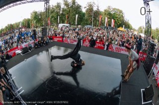 Врываемся в долгожданное лето вприпрыжку! 6 июня в парке искусств "Музеон" впервые состоится масштабный уличный фестиваль прыжковых видов спорта "Прыжок в лето!" Организатор — Департамент спорта города Москвы.Посетителей ждут пять зон с различными развлече