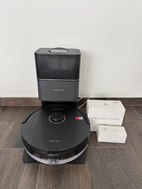 Продам робот пылесос Roborock Q5 Pro со станцией. Отличное состояние, мало пользовался, лежит без де