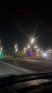 כבאים בוולוגדה יצאו אמש למרכז הקניות אואזיס. הם הוזעקו עקב עשן בקומה הראשונה, שנגרם מקצר חשמלי. כל המבקרים…