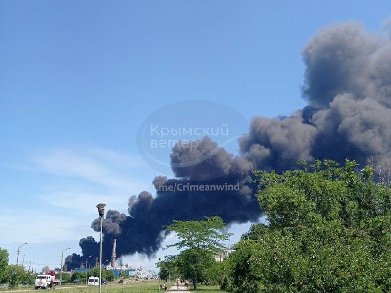 ❗️Occupation authorities in Sevastopol announced new security measures from June 22, canceling mass events, restricting public transport to 05:30-21:00, stopping vehicle ferry operations and shortening operating hours for major businesses.