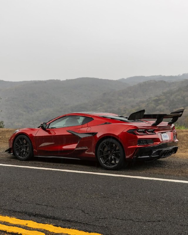 Компания Chevrolet создала настоящий гиперкар — Corvette ZR1X, сочетающий в себе невероятную произво 2