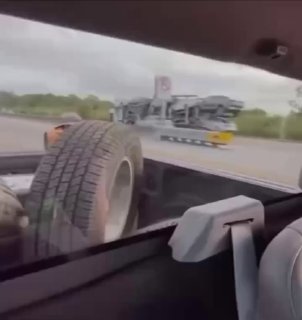 Lamborghini против рабочего тракаДело было в Мексикеhttps://t.me/s/sochiautopart