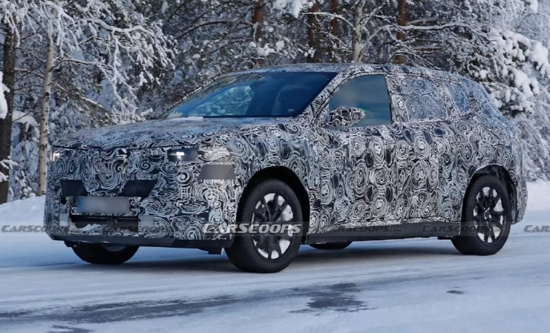 BMW готовит обновленный кроссовер iX1 3