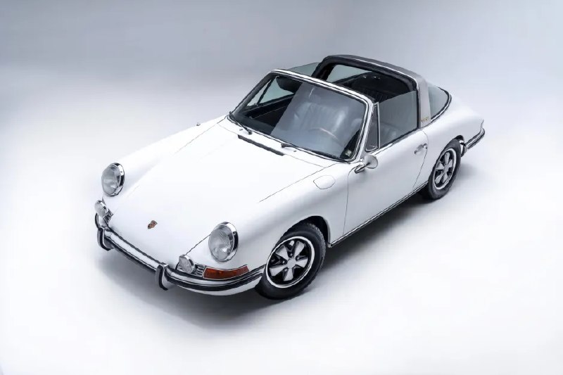 Этот розовый единорог на колесах — 1968 Porsche 911S Targa. Да, именно розовый, 