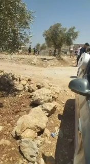 قوات الاحتلال والمستوطنون يعتدون على مواطنين في بيت فوريك