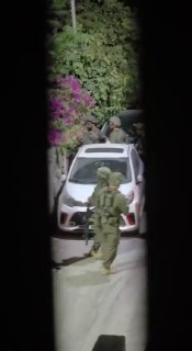 الاحتلال يداهم منازل في مخيم قلنديا شمال القدس