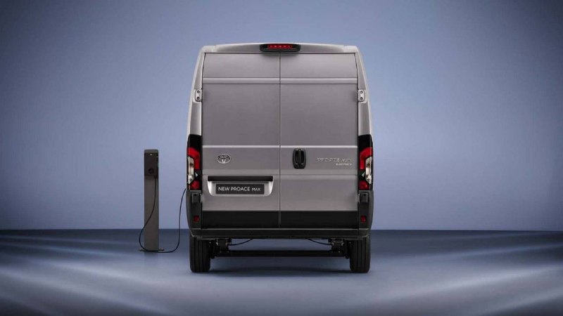 Фургон Toyota Proace Max получил электрическую версию 3