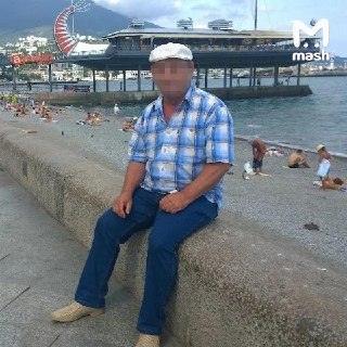 Тело школьницы обнаружили закопанным на заднем дворе местного депутата и директора дома культуры в Крыму. Он утверждает, что девочка отравилась газом из баллончика.Алёна (имя изменено) уехала кататься на велосипеде в селе Чайкино в Джанкойском районе. Чере