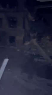 נשיא אוקראינה מפרסם צילומים לאחר המתקפה הרוסית על קייב. לדבריו, הבליסטיקה הרוסית פגעה בשטחה של אחת האוניברס…