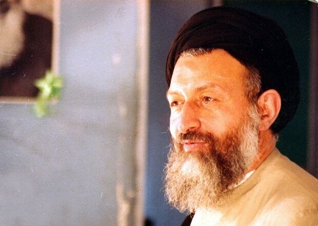 مجلهٔ خیمه: رفتار بهشتی با توهین کننده به شریعتی🔹️با بی ادبی بلند شد به توهین کردن به شریعتی. بهشتی سرخ شد و گفت: «حق نداری راجع به