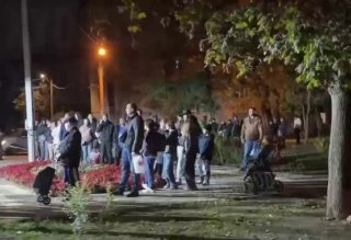בפוסקוט ולוזנובקה אף אחד לא פתר את בעיית המים. יש תורים עצומים במשאבות. אנשים עומדים שעות כדי להשיג מים. 20…
