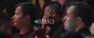 המונים עצומים של מוסלמים במקדשו של האימאם רזה (עליו השלום) ממתינים לגופו הטהור של מנהיג המהפכה ההרוג, סייד…