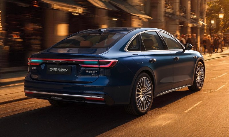 Geely готовит гибридный седан с полным приводом 3