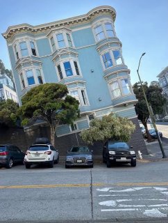 San Francisco's straight houses that look sideways!Did you know? 🎓