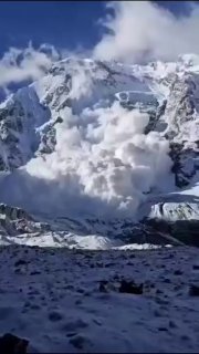 🎥 A huge avalanche in the Caucasus of Russia killed 17 mountain climbers