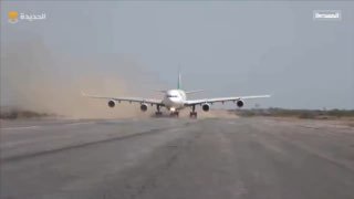— 🇮🇷/🇾🇪 צפו: צילום של מטוס ה-'Mahan Air' של איראן נוחת בחודיידה מוקדם יותר היום כדי לשבור את המצור האוו…