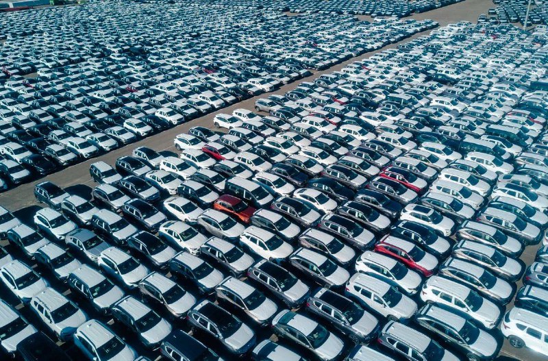 Складские запасы российских дилеров насчитывают 700 тысяч автомобилей