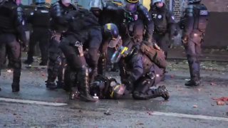 🇫🇷 A French policeman was injured after being hit by a stone thrown by rioters at night.