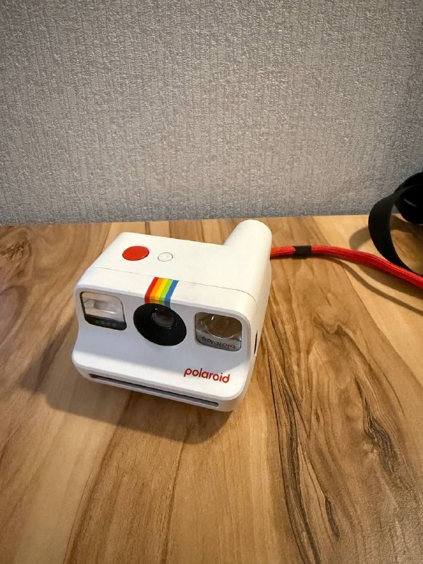 Продаю фотоаппарат моментальной печати Polaroid Go