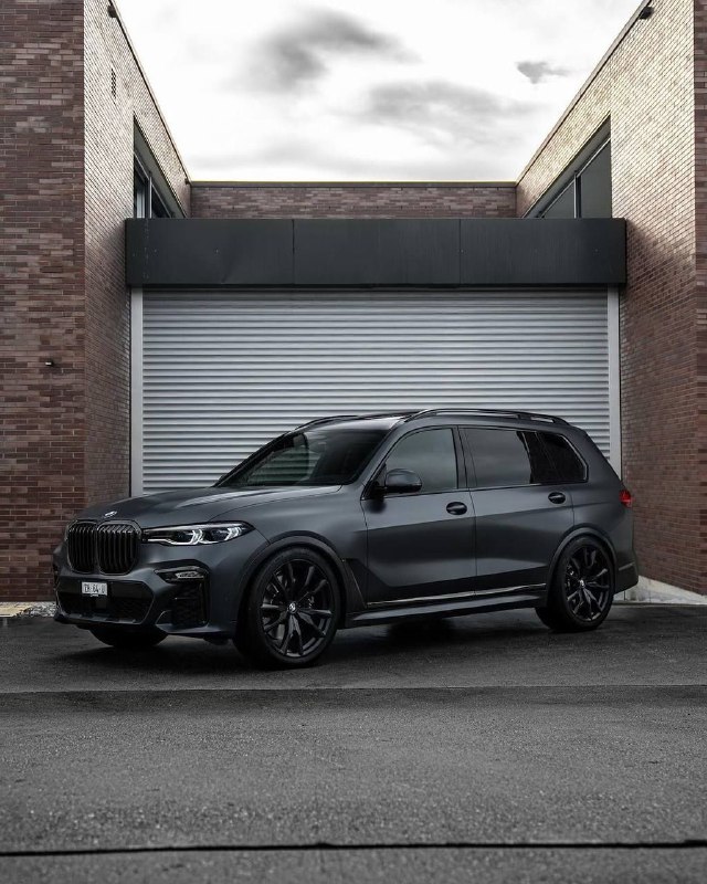 BMW X7 M50i