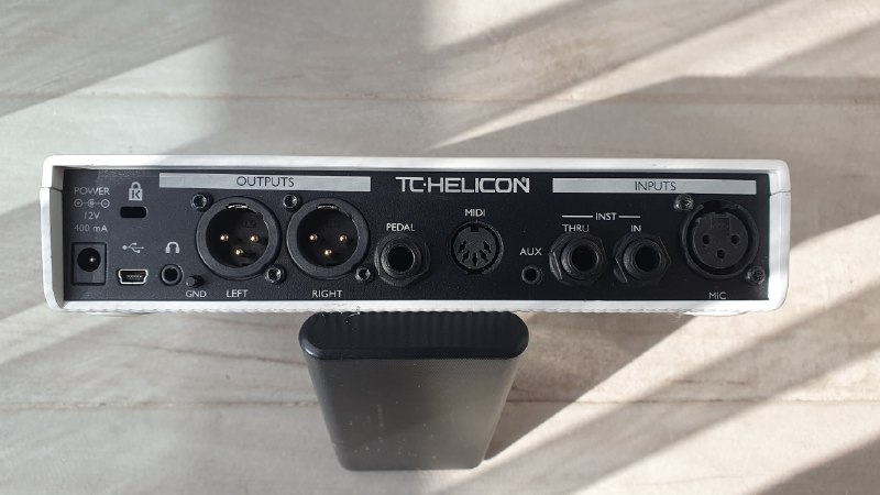 1. TC-Helicon VoiceLive Play GTX — вокальный и гитарный процессор эффектов — фото 1