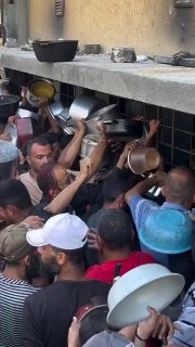 פצע פתוח בראש, ורגל אחת בחוזקה בתור לאוכל. בעזה קרב ההישרדות לא מחכה לייבוש הדם, שכן רוח הרעב שולט באוהלי ה…