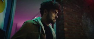 广告_比利时公益广告，酒驾的「生死 10 米」比利时道路安全局发布了一部创意十足的酒驾宣传片。醉酒男子一旦启动汽车，人生的一切就会消失，这短短的十米，也许就是男子人生最后的距离。制作公司：Initials LA，执行制片人：Sarah Theys，导演：Jef Boes 1AD：David Oeyen DOP：Stefan van Diest 1AC：Robin Herinckx，作曲：Peter Baert。Jef Boesvia 开眼