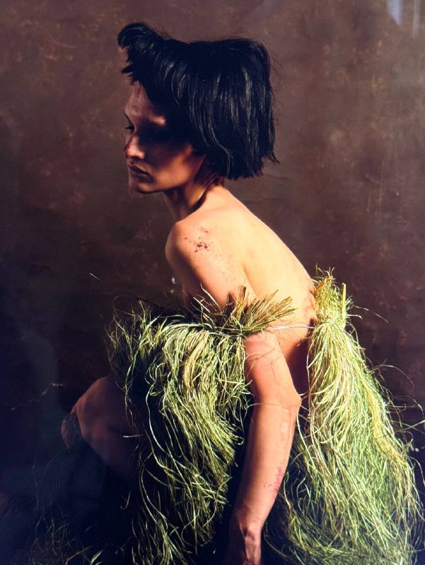 Сегодня работала на творческой съемке с совершенно новой для меня командой.Ценю проекты, в которых я как профессионал получаю полную свободу действий. Ремесленник, творец, визионер. Мои любимые творческие амплуа. Форма рождается из насмотренности. Мало кто знает, но моя — частично сформировалась на конкурсах для парикмахеров. Форма, цвет, текстура. Постановка света и кадра. Во внимании — картинка целиком. И волосы в ней — ключевой персонаж 🙌🏻Сегодня работала на творческой съемке с совершенно новой для меня командой.Ценю проекты, в которых я как профессионал получаю полную свободу действий. Ремесленник, творец, визионер. Мои любимые творческие амплуа. Форма рождается из насмотренности. Мало кто знает, но моя — частично сформировалась на конкурсах для парикмахеров. Форма, цвет, текстура. Постановка света и кадра. Во внимании — картинка целиком. И волосы в ней — ключевой персонаж 🙌🏻