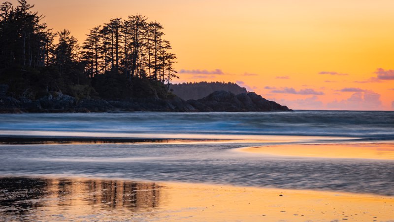 Passing through, making wavesPacific Rim National Park Reserve, Vancouver Island, Canada (© EmilyNorton/Getty Images)