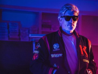 Умер французский диджей и музыкант Kavinsky — автор трека Nightcall из фильма «Драйв». Об этом сообщает France 24.Венсану Пьеру Клоду Белорже (настоящее имя артиста) было 50 лет.F