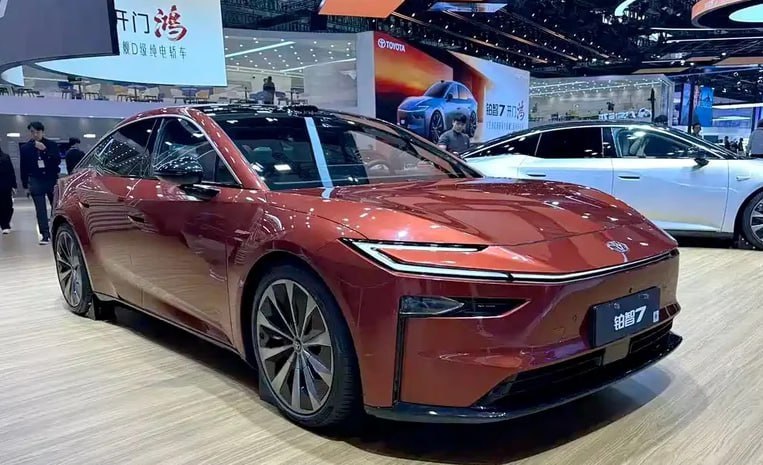 Toyota представила альтернативу Tesla Model S