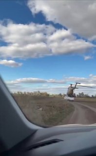 A Russian decided to transport a helicopter on the roof of a car before both vehicles overturned together!