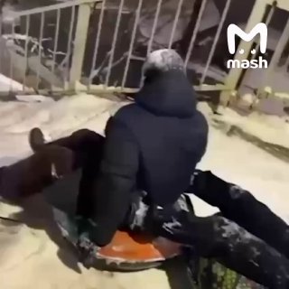 Ватрушки и санки оказались травматичнее пиротехники — на каникулах в Подмосковье 27 человек пострадали во время покатушек, а при взрывах — 17. Пик травм от петард и фейерверков пришёлся на конец декабря и первые числа января — когда люди активно пробовали 