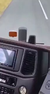 Неравнодушный дальнобойщик поддерживает экоактивистов 😆
