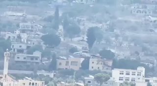 רכבי כיבוש חודרים ליישוב בני חיין מדרום ללבנון.
