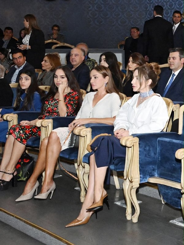 אלנה אלייבה שיתפה פרסום מהבכורה של ההצגה "השחף".