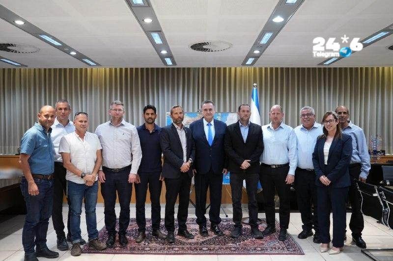 🇮🇱 שר הביטחון כ"ץ בהודעה אחרי פגישה עם ראשי המועצות ביו"ש: האלוף אבי בלוט - לא הודח. השר הוסיף כי בלוט ממ…