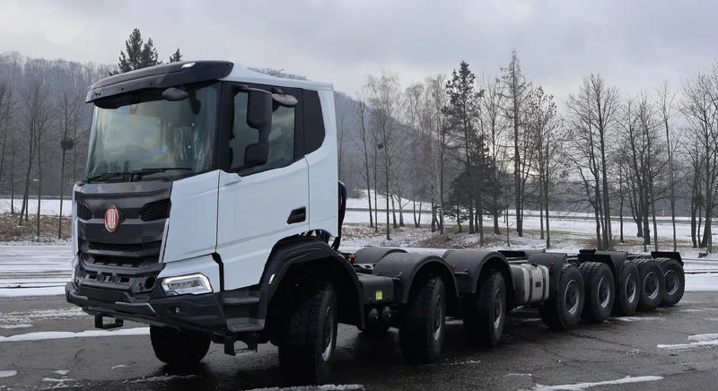 Tatra построила монстра 16×16 — десять поворотных колёс и 530 л.с.Tatra Phoenix