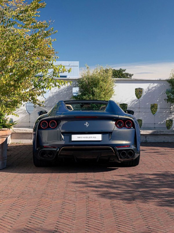 Tailor Made Ferrari 812 GTS в цвете Blu Elder 2