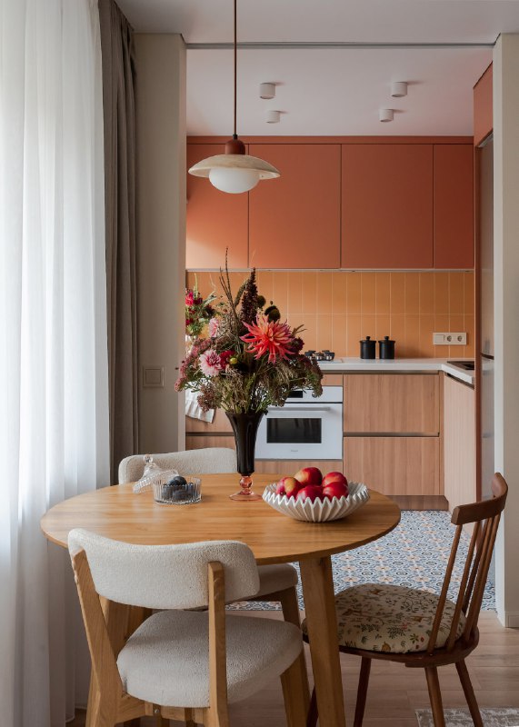 Как обновили уставшую двушку 42 м в хрущевке максимум функциональности и хранения Перед дизайнером Ириной Первушиной стояла задача создать функцион... - изображение 1 - хранения, интерьер, обновили