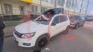 אדם נפל מהקומה ה-30 וניצל במוסקבה התקרית אירעה בשדרות מרשל רוקוסובסקי. לדברי תושב המקום, הוא ראה אדם עומד ע…