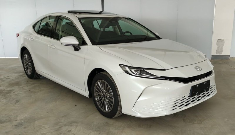 Раскрыта внешность базовой Toyota Camry нового поколения