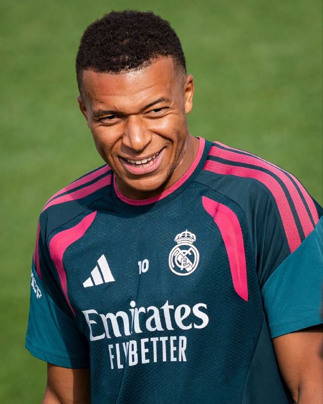 رئال مادرید | Real Madrid: وینیسیوس جونیور و کیلیان امباپه از تمرینات امروز. 🔥🄸 @RealMadridFans