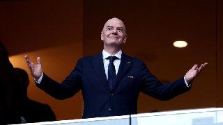 Инфантино останется президентом ФИФА. Он извинился за «ошибки» при попытке продать права на мундиали инвесторам, связанным с ТрампомГлава Международной федерации футбольных ассоциаций Джанни Инфантино сохранит свой пост: такое решение было принято на экстр