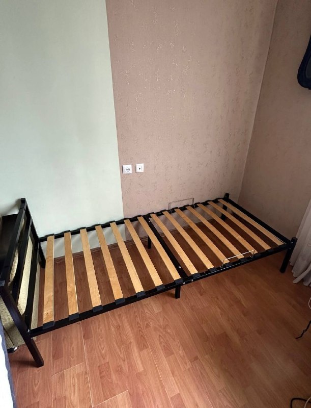 Продам односпальную кровать с матрасом — фото 1