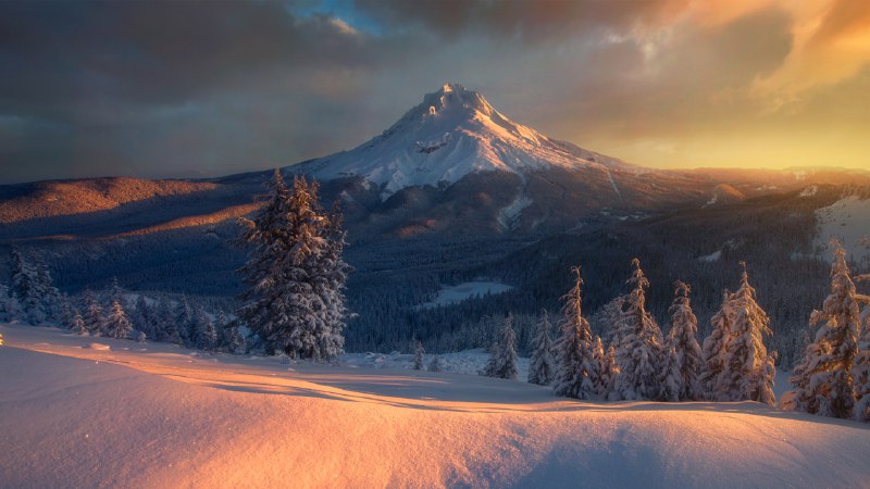 A sleeping giantMount Hood, Oregon (© Inigo Cia/Getty Images)