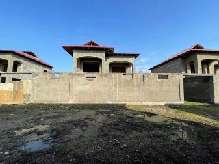 Продам два дома на одном участке (по 210 тыс долл, итого 420 тыс.)