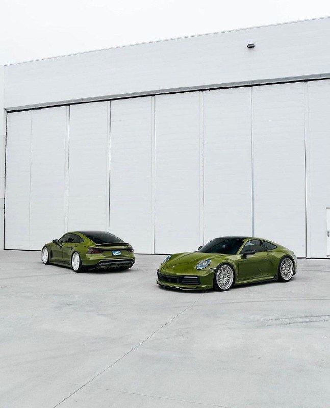 Porsche 992 и Audi E-TRON 8